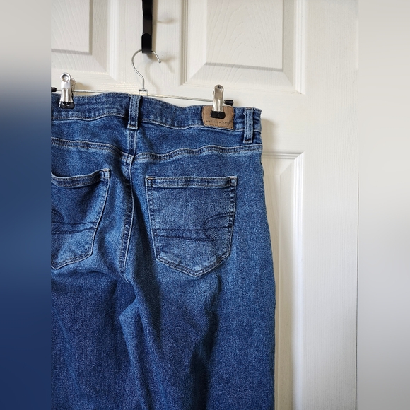 American Eagle Mom Jeans Classic Blue Denim 8 Short - Picture 8 of 11